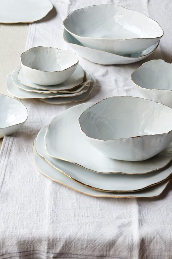 Gandhara White Stoneware Dinner Set: A Touch of Timeless Elegance