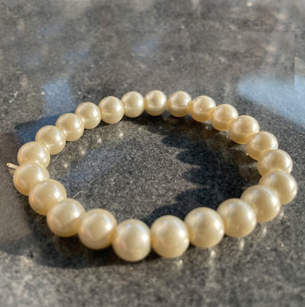 Elegant Ivory Pearl Bracelet – Classic Beaded Jewelry